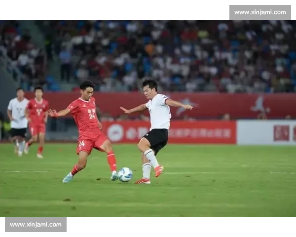 苏超赛场惊现 “钢铁战队”：机器人裁判与球形战警重塑赛事生态